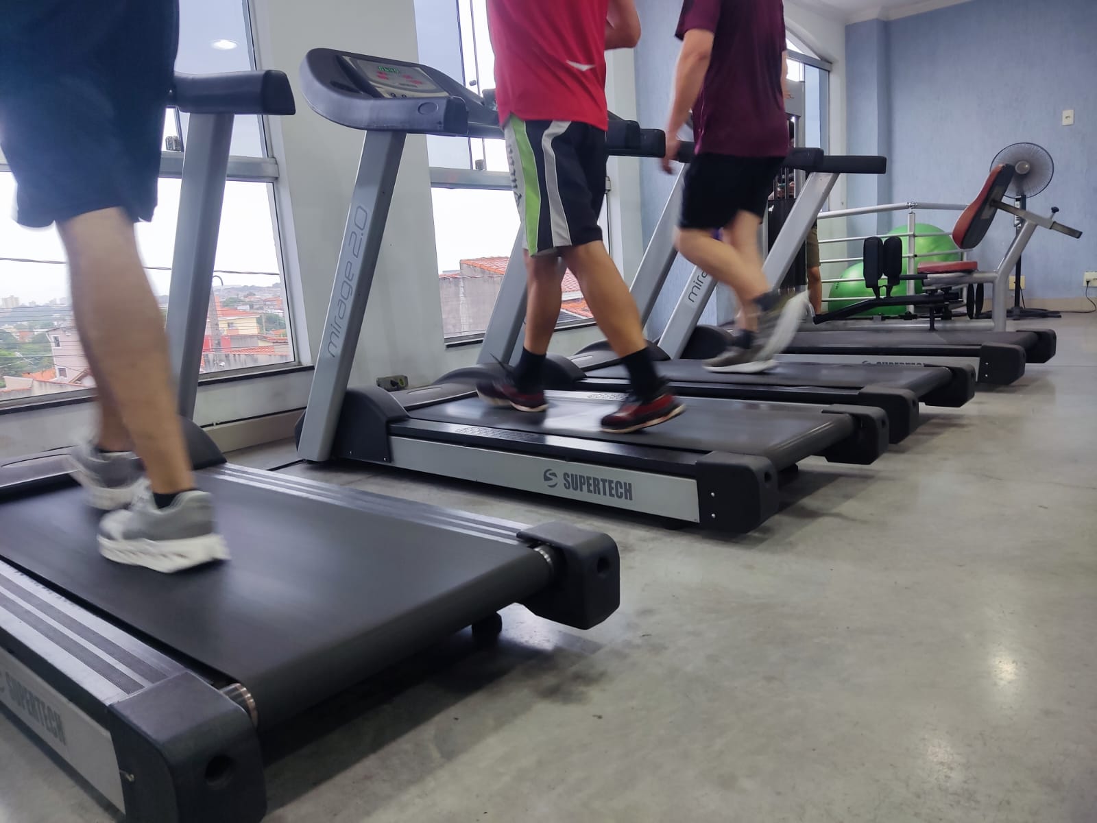 Crianças na aula de natação